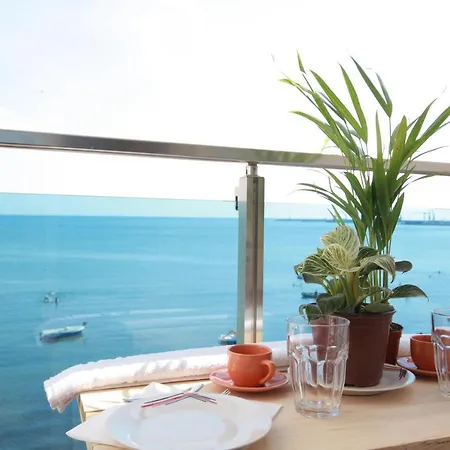 Seaview Luxury דירה